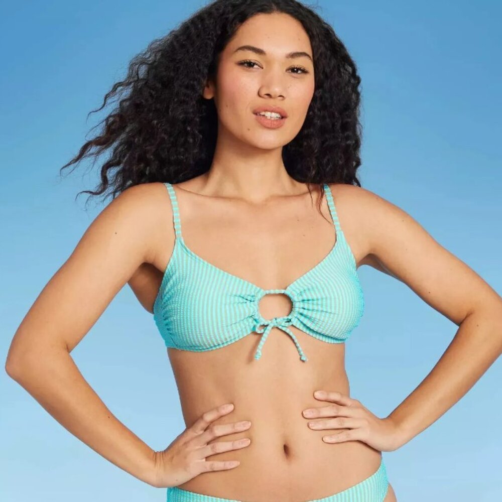 NEW NWT Striped Sz 4/6 Seersucker Removeable Pads Bikini Top XHILARATION